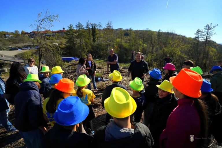 Кметът Панов и „Джуниър бенд“ дадоха старт на новата гора на „Гарга баир“