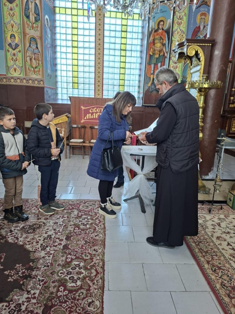 На Въведение Богородично ученици от Поликраище посетиха църквата “Св. Марина” в селото