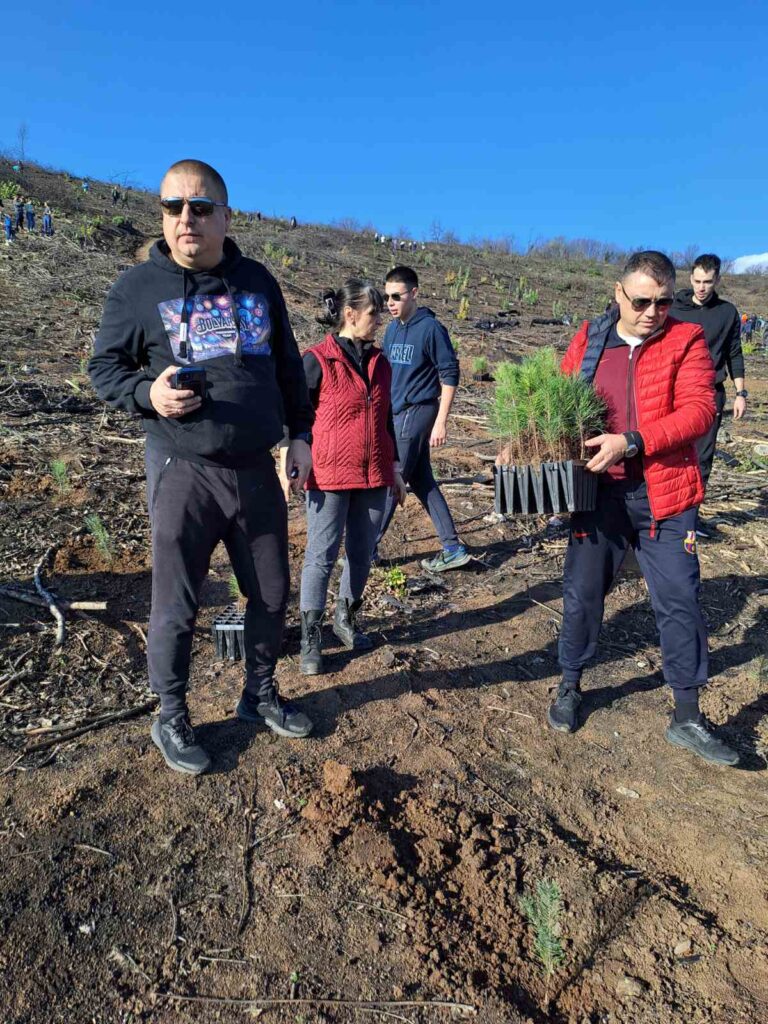 Великотърновци засадиха над 6000 дръвчета на „Гарга баир“