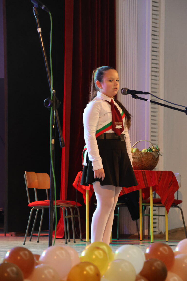 Лясковското начално училище почете патрона си Цани Гинчев по случай 190 години от рождението му