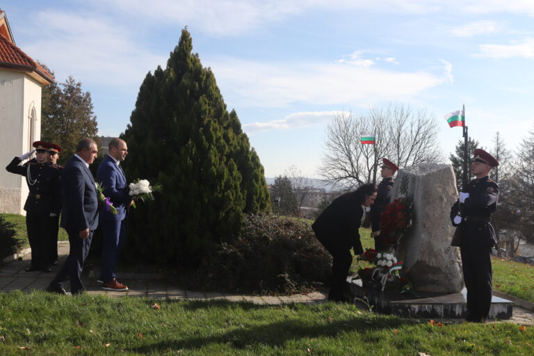 Министърът на отбраната награди 7 офицери и служители от НВУ