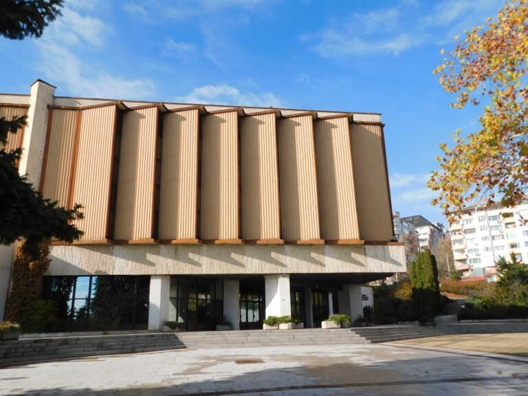 За 11 млн. лв. обновяват ДКС „В. Левски“, ремонтът стартира през май 2026 година