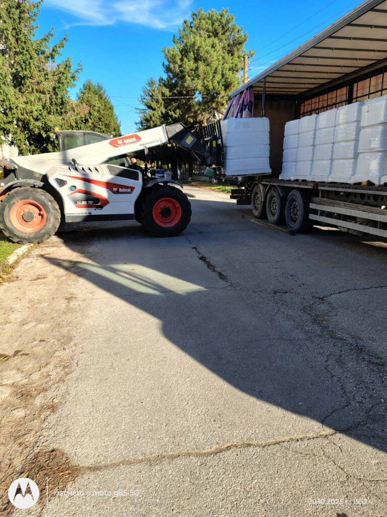 Общество | Държавният резерв предостави 17 640 литра  бутилирана вода на община Полски Тръмбеш