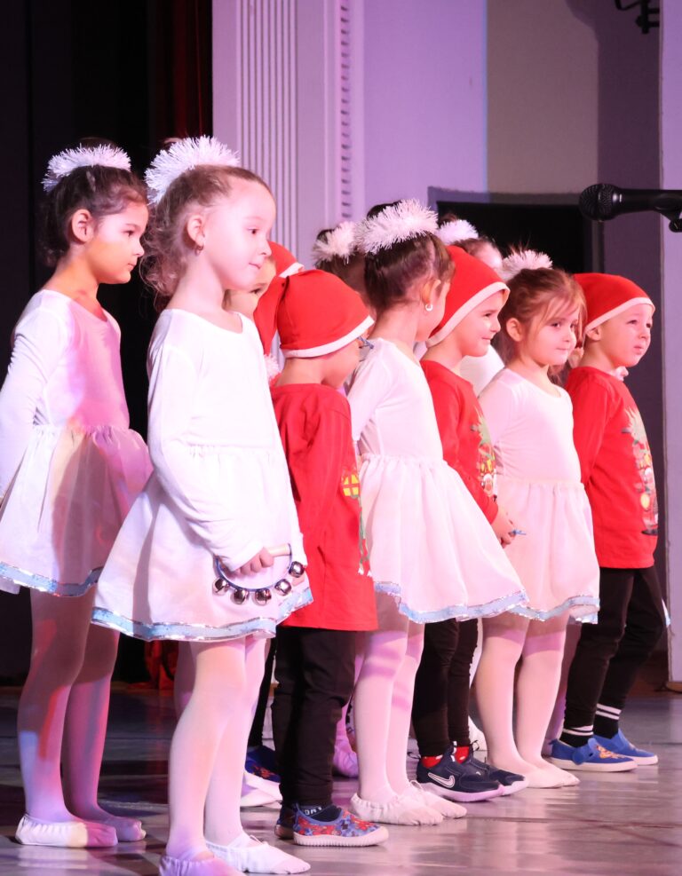 Децата на Община Лясковец с концерт „Да бъде Коледа!“