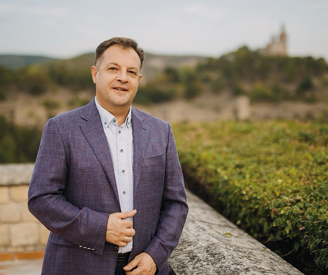 Даниел Панов: В тези светли дни отправям към вас и вашите семейства най-искрените си пожелания за здраве, любов, надежда и светлина!