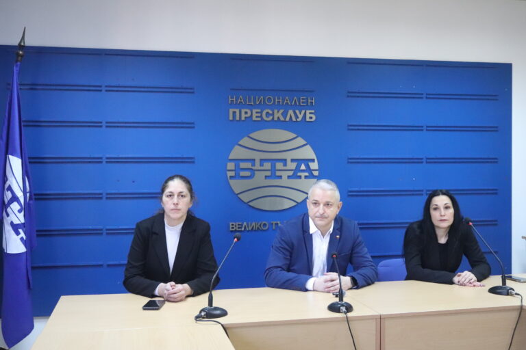 Горещи новини | „Възраждане“ предлагат: Пилон със  знаме във всеки български град