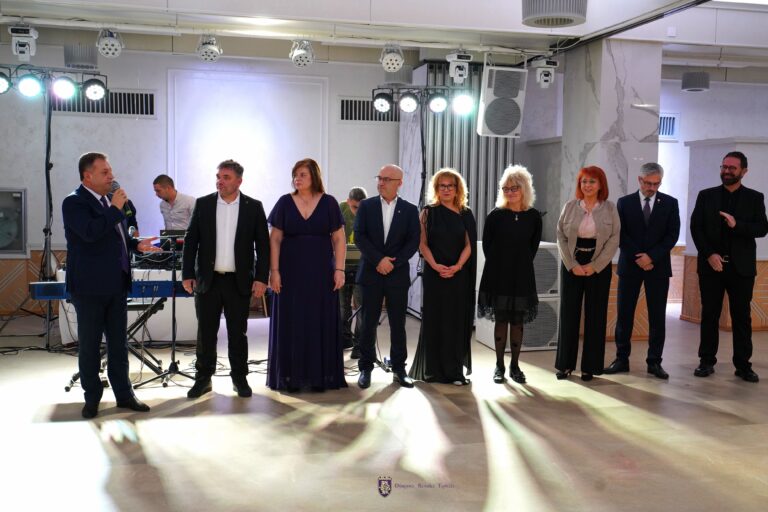 Горещи новини | Събраните 40 000 лева от Коледния бал на Кмета ще са за ново осветление на Стамболовия мост