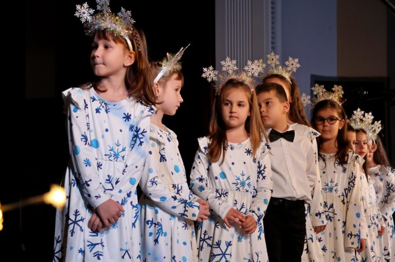 Децата на Община Лясковец с концерт „Да бъде Коледа!“