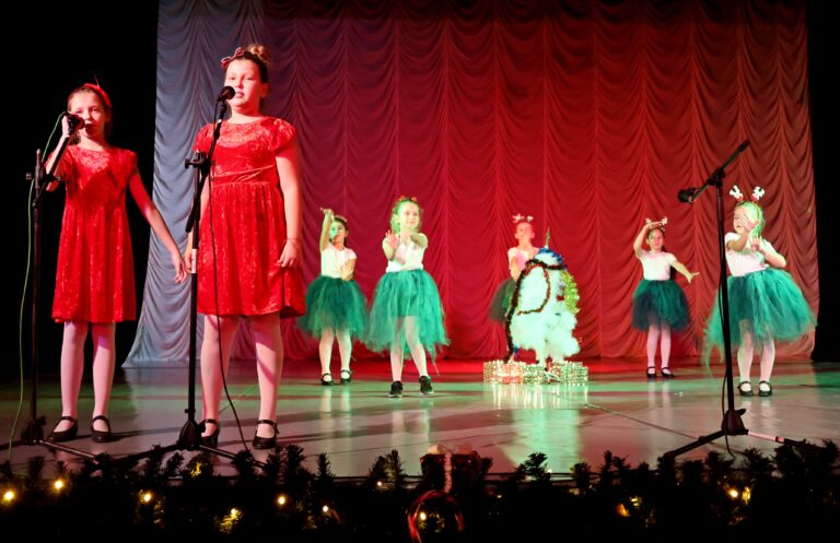 Децата на Община Лясковец с концерт „Да бъде Коледа!“