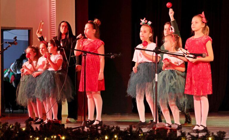 Децата на Община Лясковец с концерт „Да бъде Коледа!“