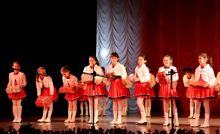 Децата на Община Лясковец с концерт „Да бъде Коледа!“