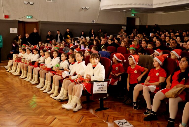 Децата на Община Лясковец с концерт „Да бъде Коледа!“