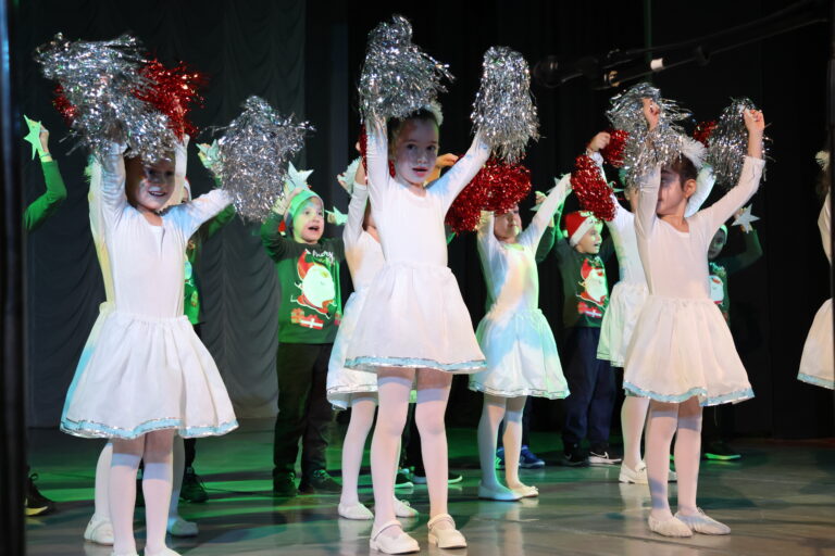 Децата на Община Лясковец с концерт „Да бъде Коледа!“