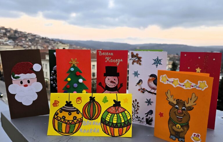 700 коледни картички сътвориха талантливите деца от Велико Търново