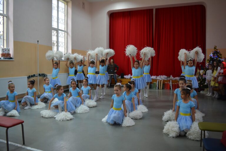 Община Павликени зарадва 33 деца от приемната грижа с пъстър празник