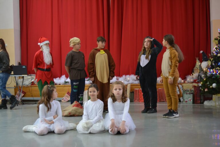 Община Павликени зарадва 33 деца от приемната грижа с пъстър празник