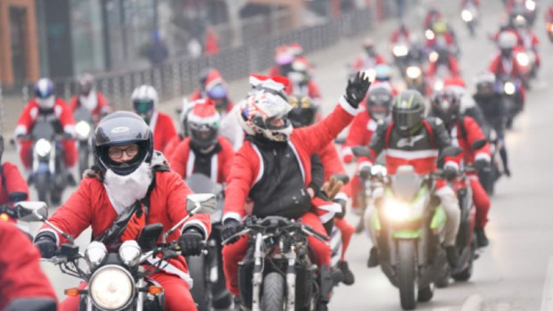 Дядо Коледовци на мотори шестваха по улиците на Велико Търново