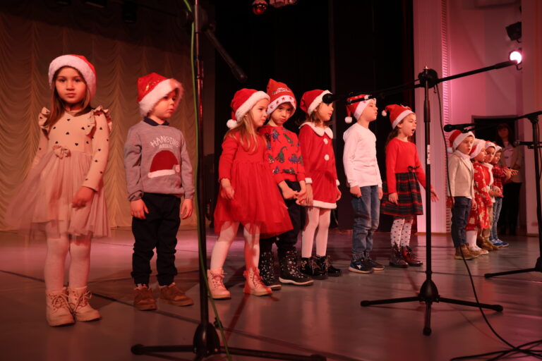 Децата на Община Лясковец с концерт „Да бъде Коледа!“