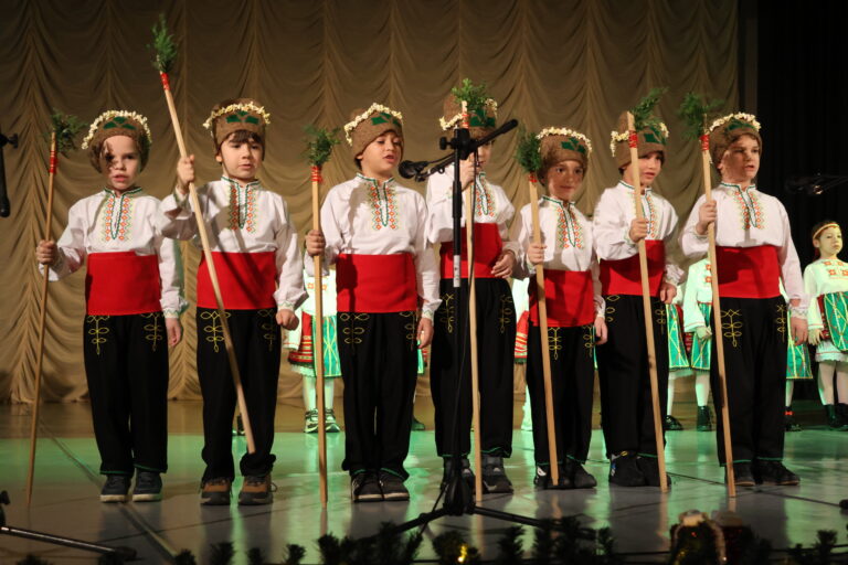 Децата на Община Лясковец с концерт „Да бъде Коледа!“