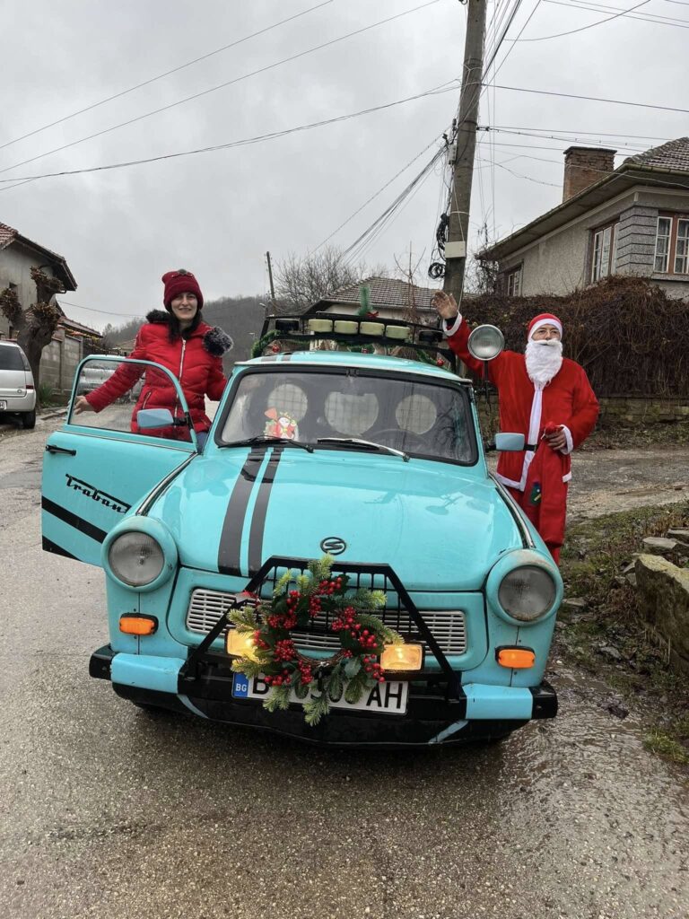 Младо семейство зарадва над 40 човека в Мерданя