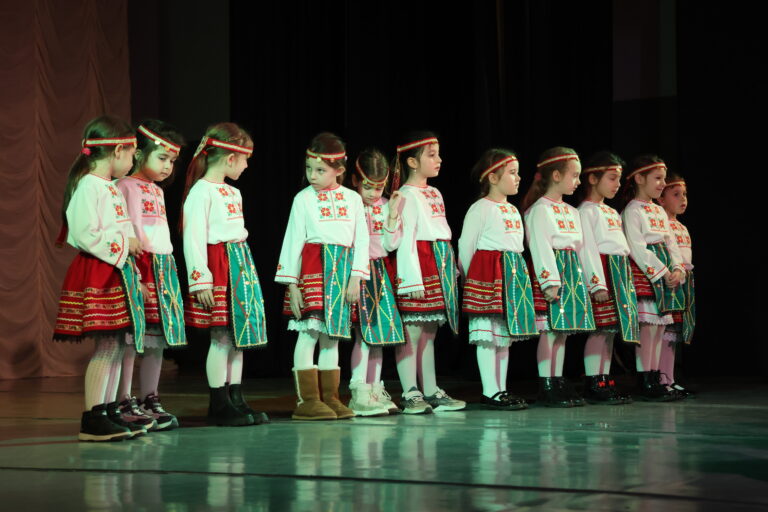 Децата на Община Лясковец с концерт „Да бъде Коледа!“