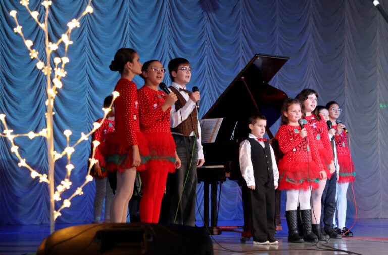 На спектакъл „Тиха нощ, свята нощ“ се радва лясковската публика