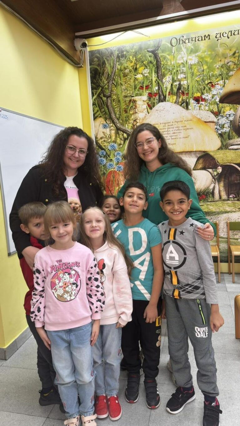 Студентки от ВТУ на практика в Българското училище в Прага