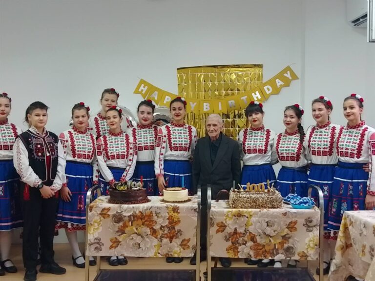 Общество | С три торти празнува столетник от Свищов