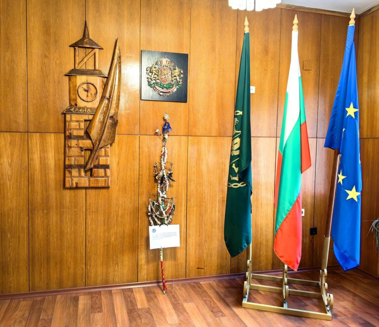 Традиционни сурвакници за здраве и берекет изработиха деца от Елена