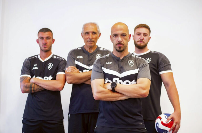 Треньорът на “Академик” напусна, последваха го четирима