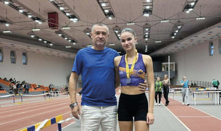 Спорт | Карина Николаева  със сребърен медал