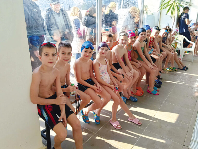 Отличия за плувците на “Етър 2000”