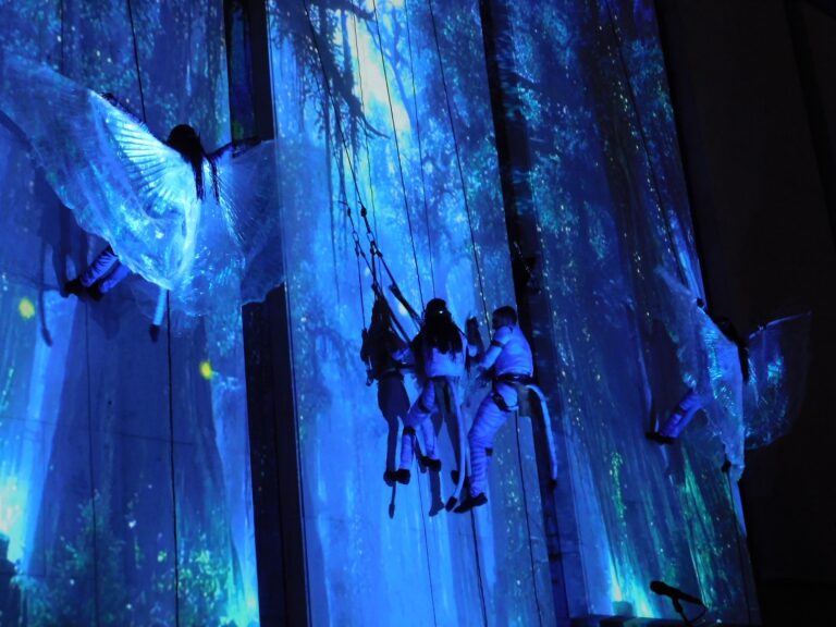 С „Приказка в небето“ грейнаха коледните светлини във В. Търново