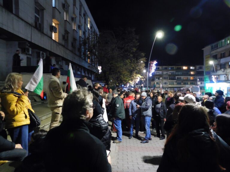 Стотици великотърновци излязоха на протест