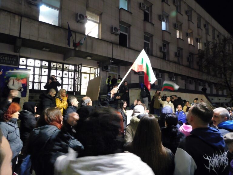 Стотици великотърновци излязоха на протест