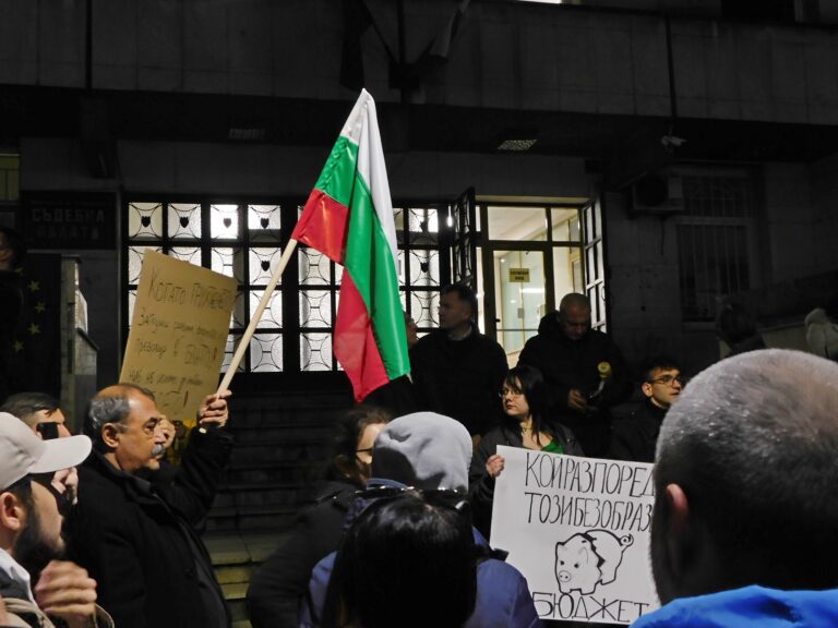 Стотици великотърновци излязоха на протест