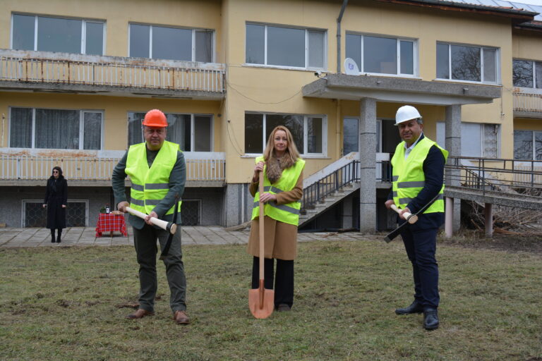 Общество | Започна изграждането на две сгради за резидентна грижа за пълнолетни лица с деменция в село Михалци