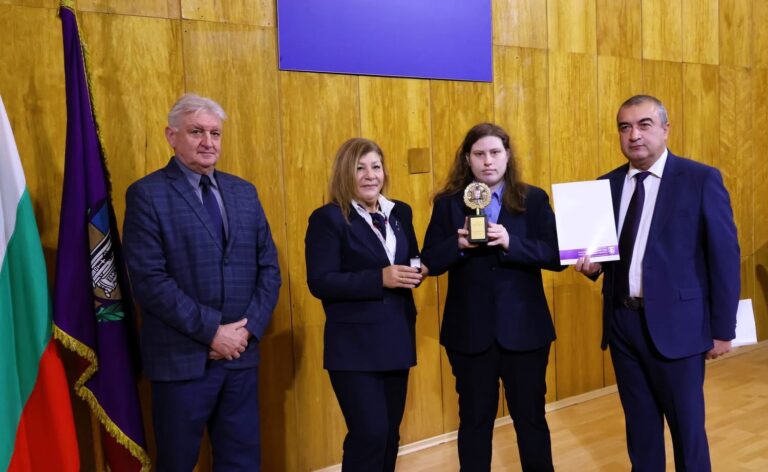 Пламенна Петрова е носител на Академичната награда на Община Велико Търново