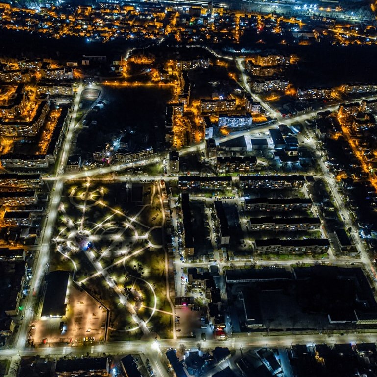 Със закупени близо 2000 LED лампи Горна Оряховица продължава обновяването на уличното осветление в цялата община