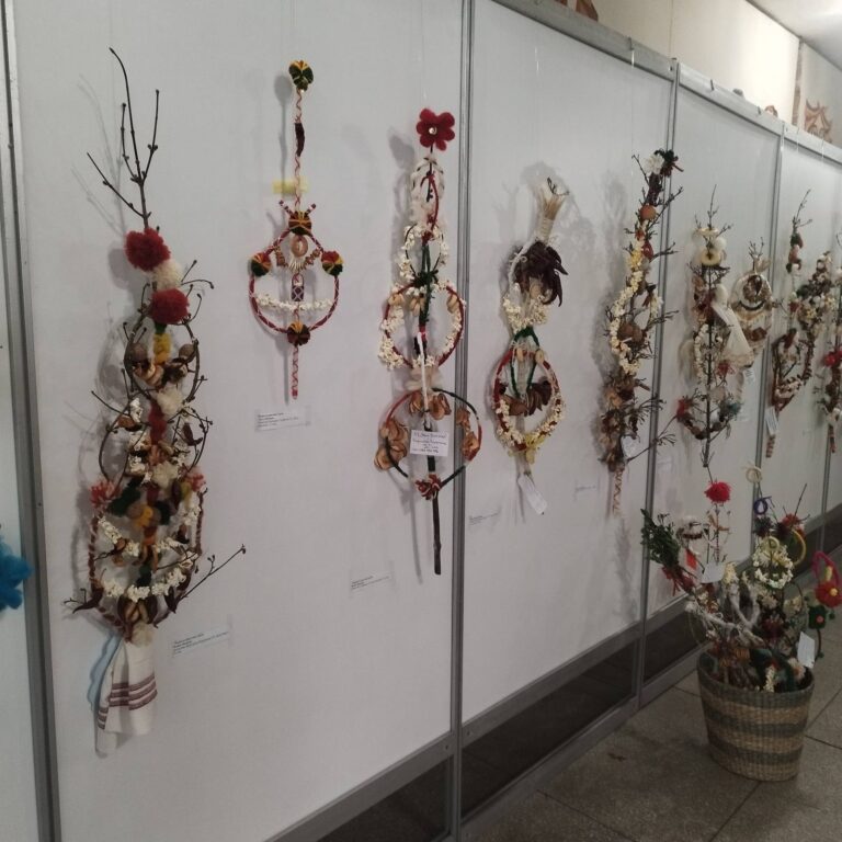 Общество | Определиха кои са най-хубавите сурвакници в конкурса-изложба „От Коледа до Васильовден“