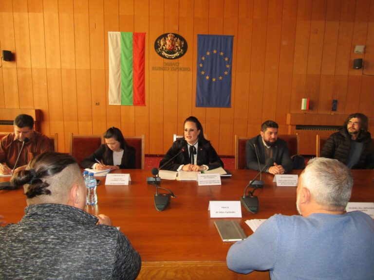 Проверяват за фотоволаичен парк и сеч край язовир „Йовковци“