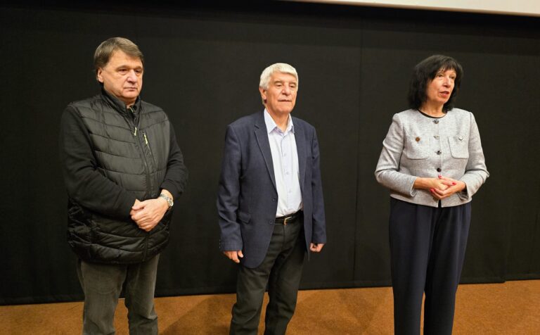 Горещи новини | Пред пълна зала премина премиерата на филма за проф. д-р Пламен Павлов