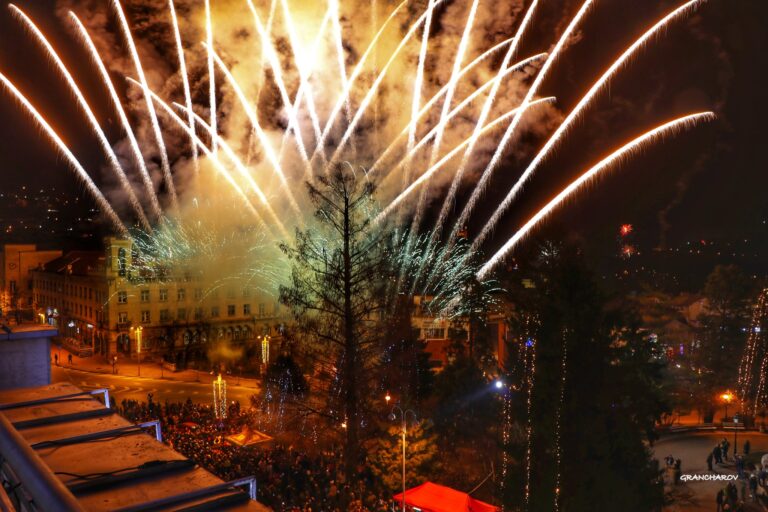 2026 година идва в старата столица с  музика, танци, баница с късмети и вино