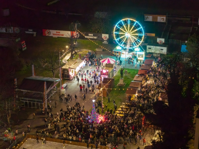 Горна Оряховица | Стотици деца и семейства посрещнаха Дядо Коледа в Горна Оряховица