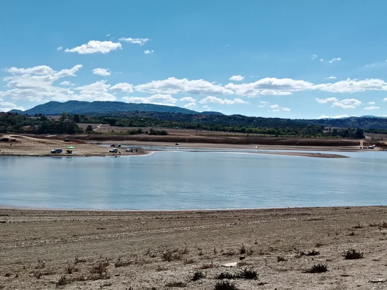 Водата от яз. „Йовковци“ продължава да изчезва