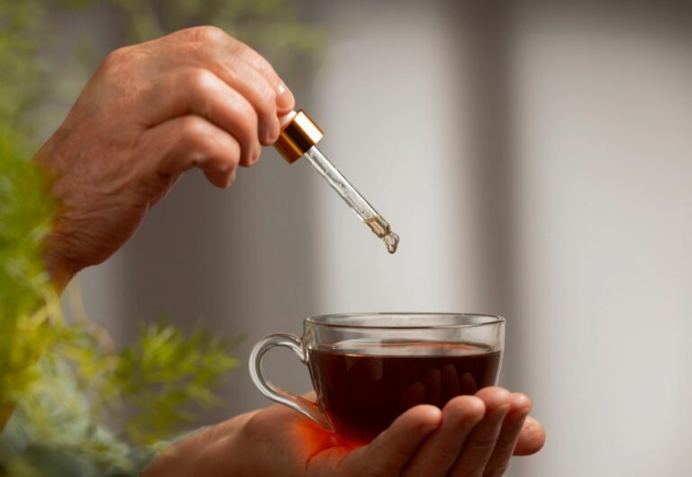 Инфузионен трик под формата на капки, който неутрализира ефекта от празничното преяждане и пиене