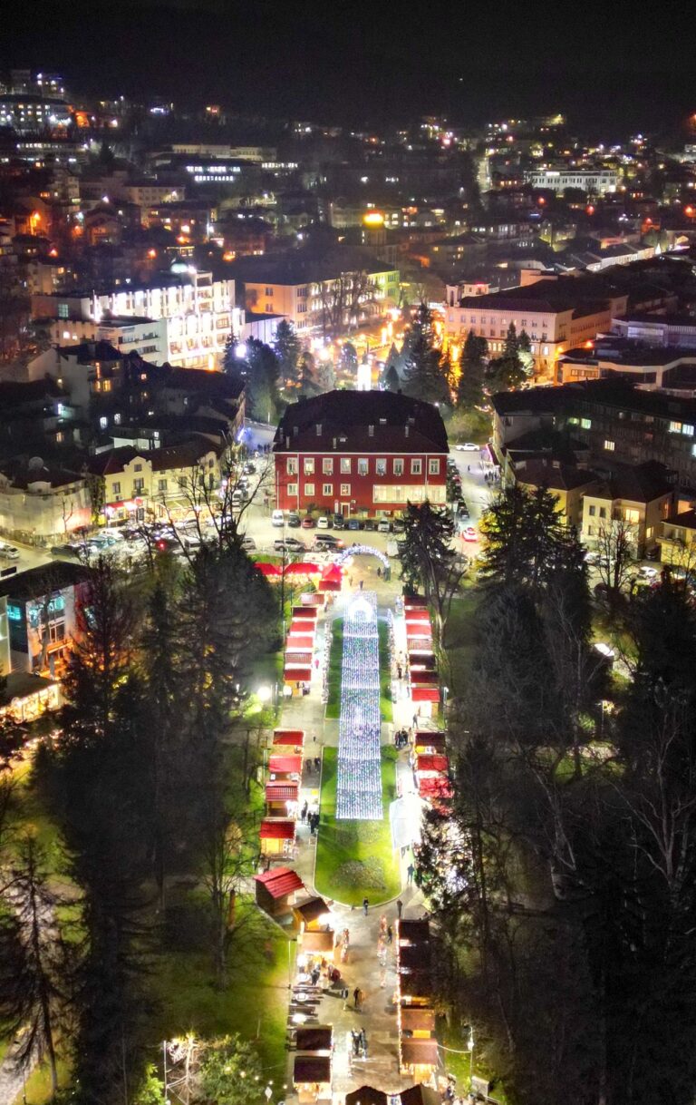 Коледният базар на Велико Търново кани на концерти и забавления за малки и големи