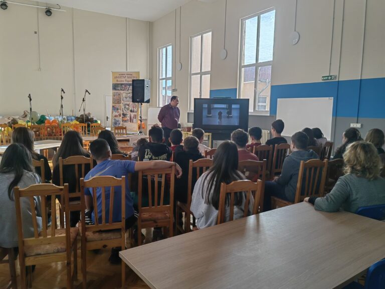 Общество | Ученици станаха  прокурори и съдии