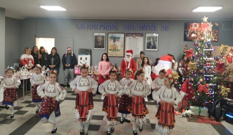 Коледна магия завладя ОУ “Св. Патриарх Евтимий”