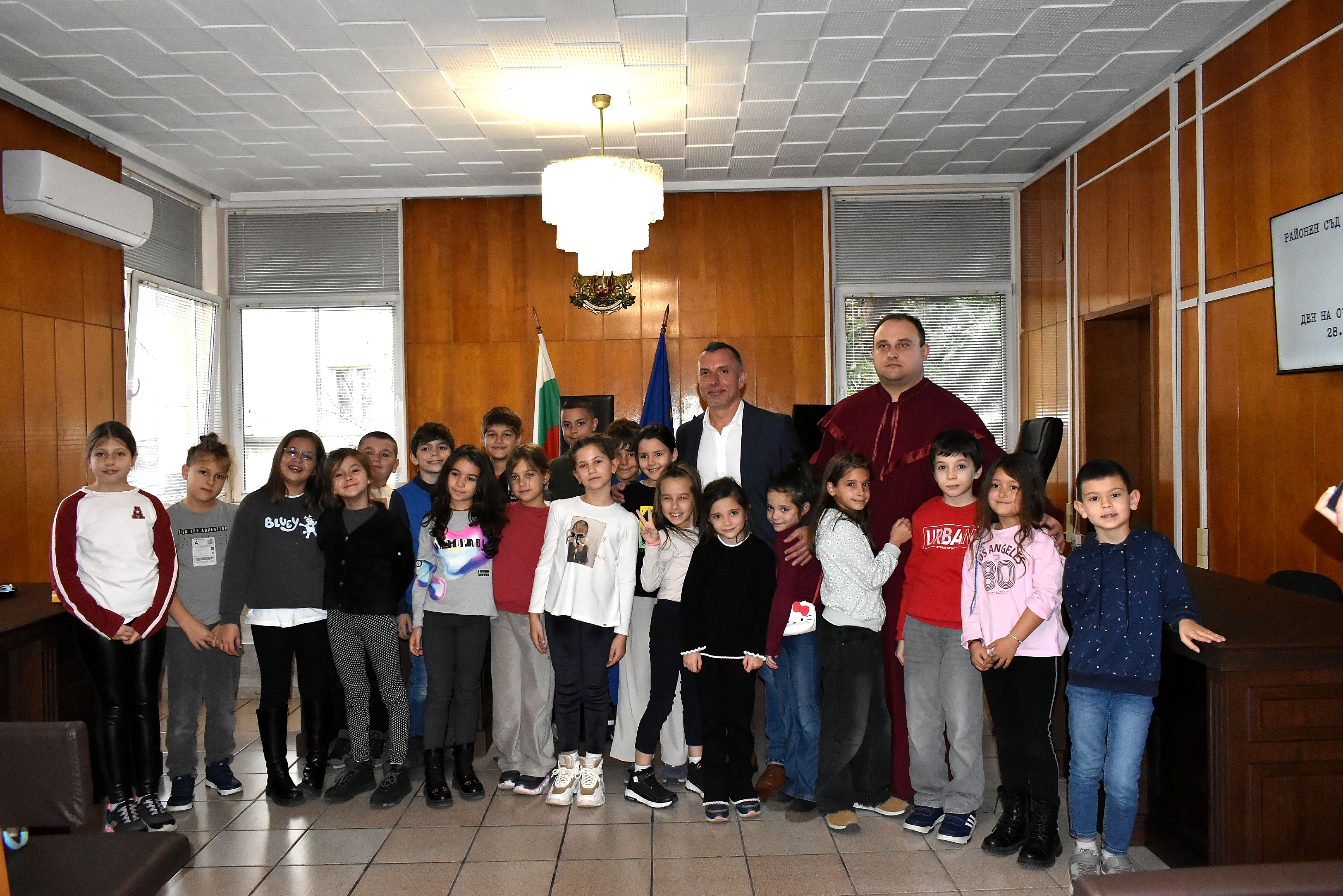 Общество | 200 ученици посетиха съда в Деня на отворените врати